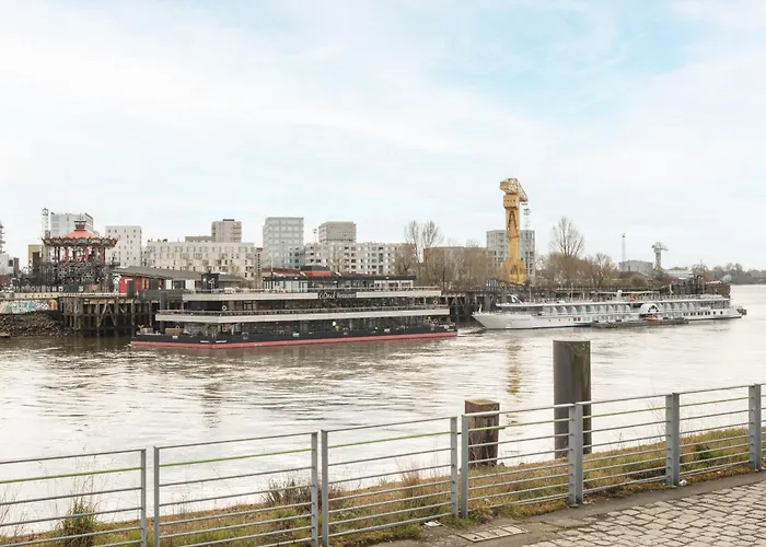 Nid Douillet En Duplex Proche Centre-ville & Tram 낭트